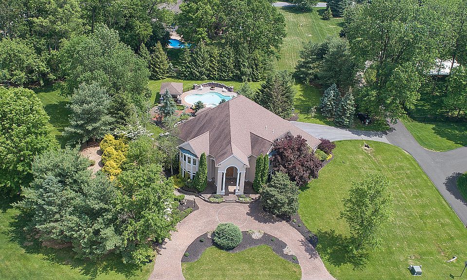 2nd image of 200 Sherwood Dr
