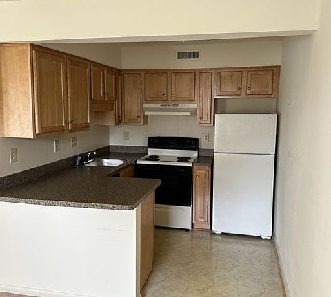 5th image of 4785 Dadson Ct #102