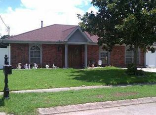 1009 Colonial Club Dr, Harahan, LA 70123