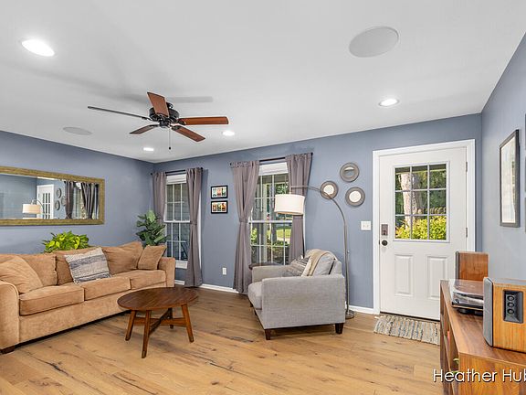 3rd image of 2474 San Marie Dr SE