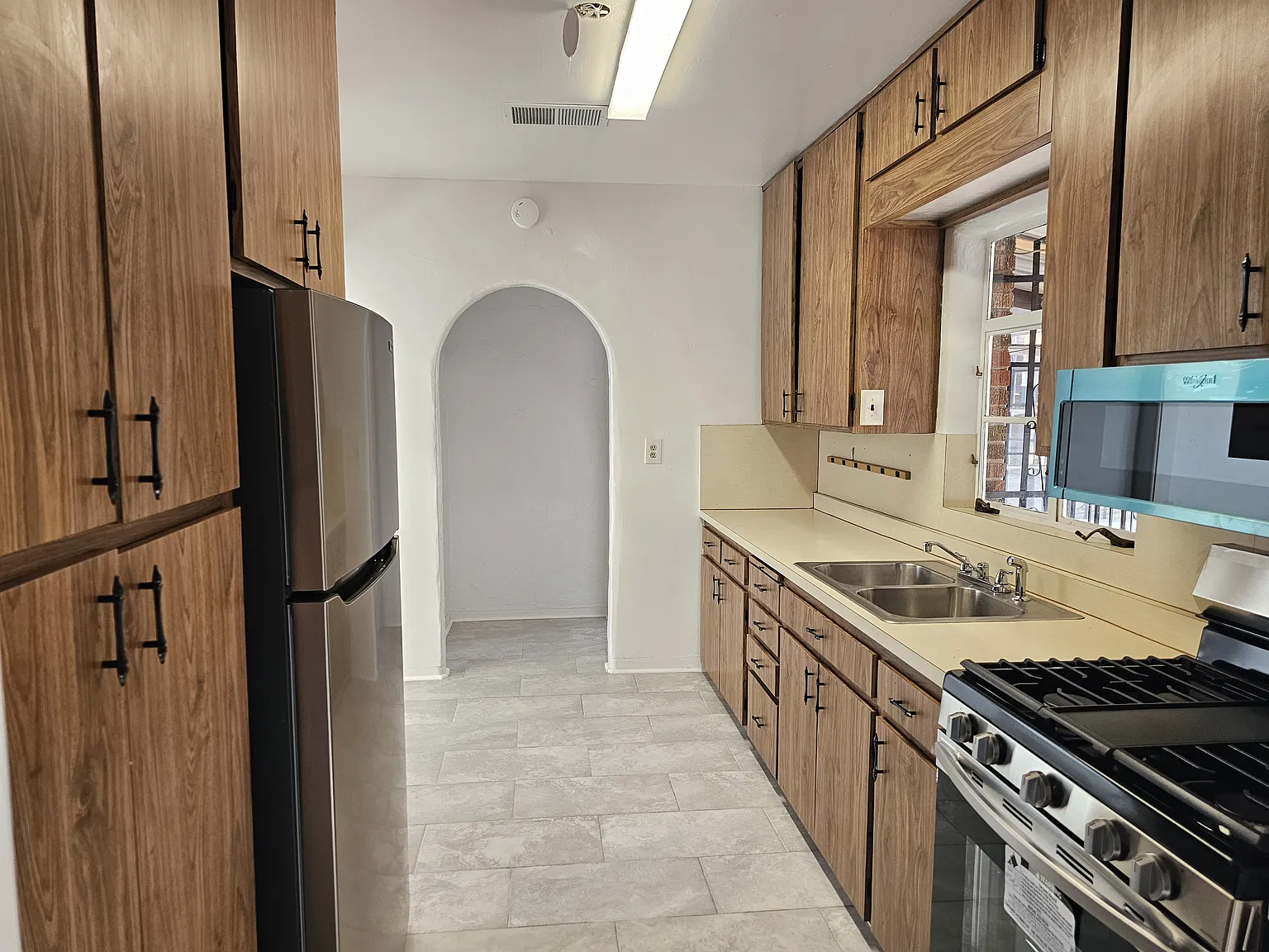 1 bed, $1,100 — Photo 2