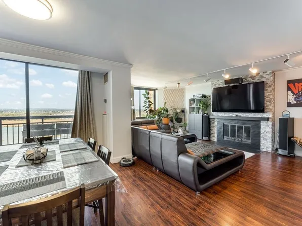 2110 Harmon Cove Tower image 3 of 50