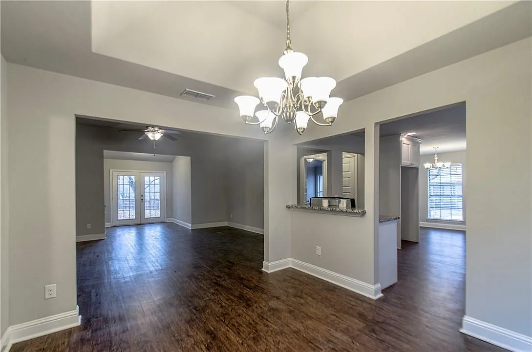 3 bed, 1627 sqft, $2,100 — Photo 3
