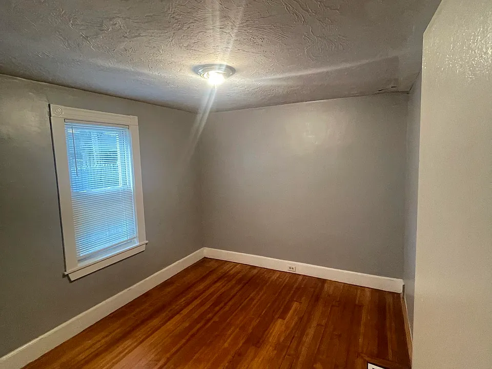 61 Robinson St #1