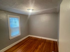 61 Robinson St