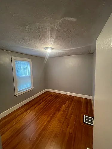 61 Robinson St #1 Photo 1