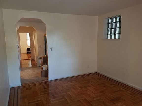 3rd image of 1489 Burke Ave #1