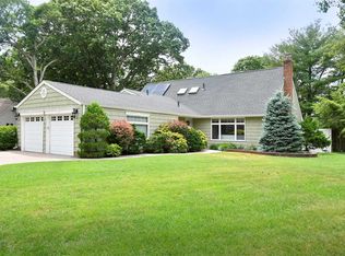 61 Arcadia Dr, Dix Hills, NY 11746