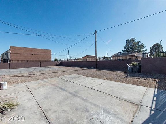 3rd image of 3504 Charleston Blvd