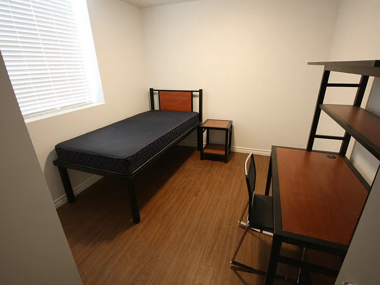 1100 Main St W #204-1 — Photo 7