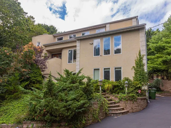 115 Pine Hill Road, Port Jefferson, NY 11777