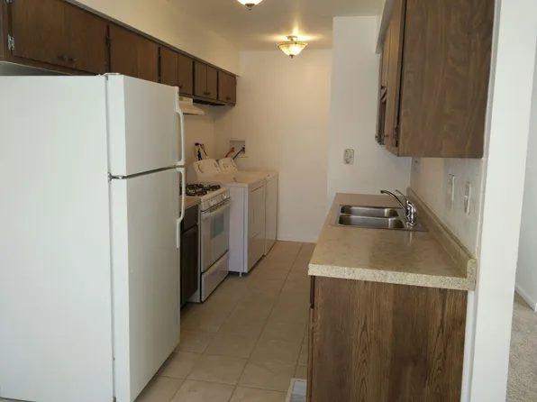 872 Cambridge Pl, Wheeling, IL 60090