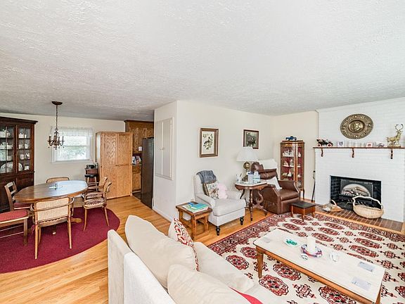 3rd image of 155 Lee Dr