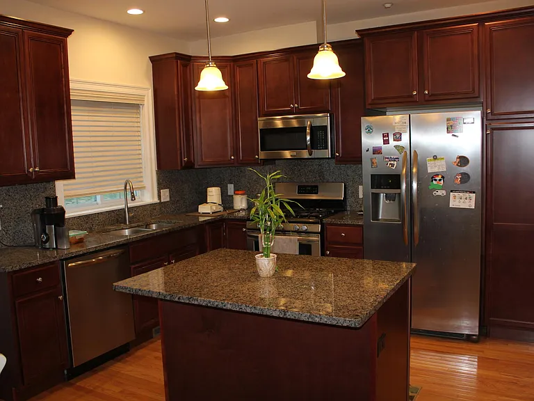 29 Apache Way — Photo 8