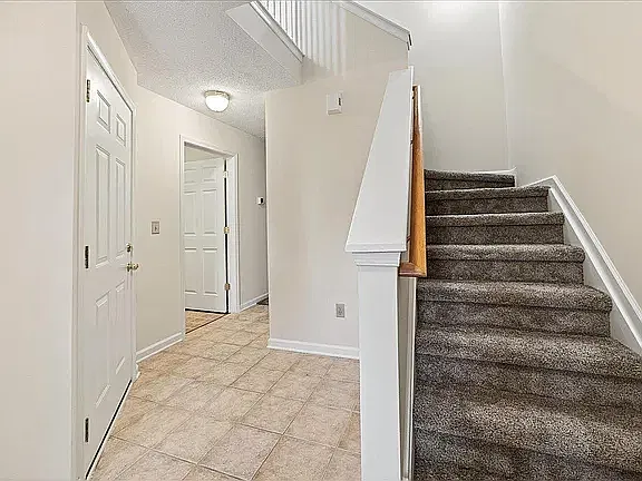 3 bed, 1360 sqft, $1,850 — Photo 4