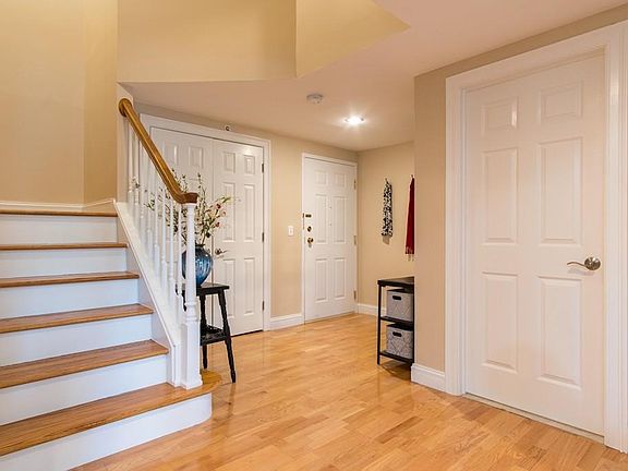 3rd image of 53 Warren St APT 204