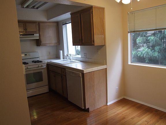 3rd image of 7320 Balboa Blvd Unit 129