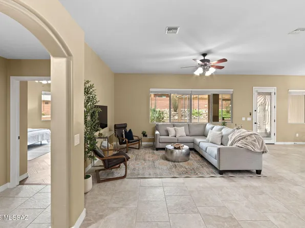 1017 W Tenniel Dr, Green Valley, AZ 85614