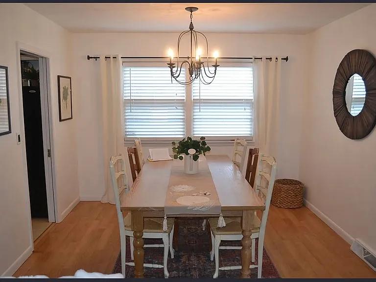 1057 N Gretchen Ln — Photo 5