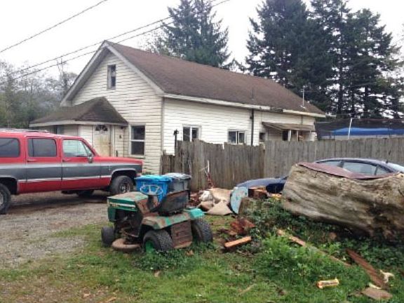 3rd image of 2329 Shirley St
