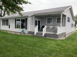 1155 Long Point Dr, Houghton Lake, MI 48629