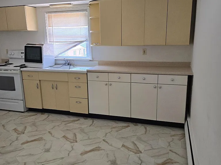 618 Biggs Ave — Photo 16