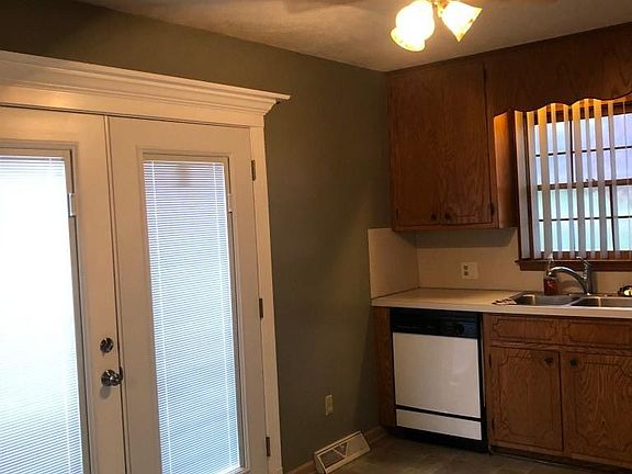 3rd image of 117 Kinzer Ave