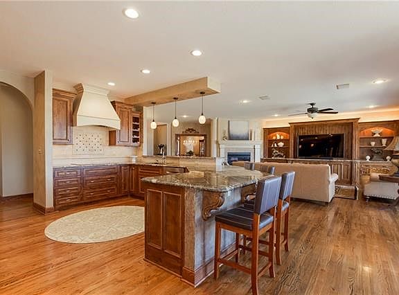 5th image of 25500 E Lawnwood Ct