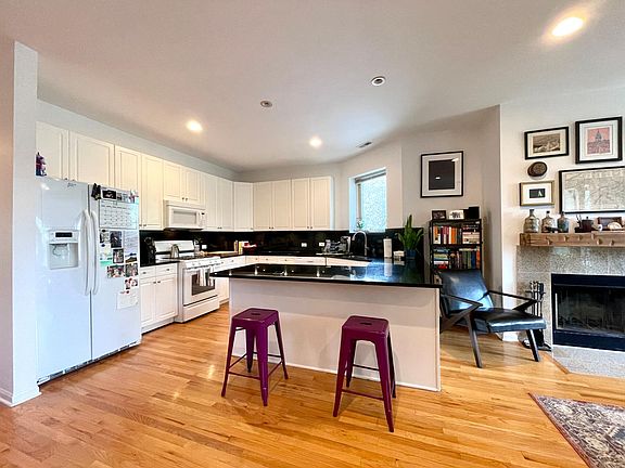 3rd image of 2429 N Albany Ave APT 3