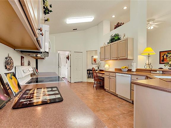 4th image of 211 Prather Dr