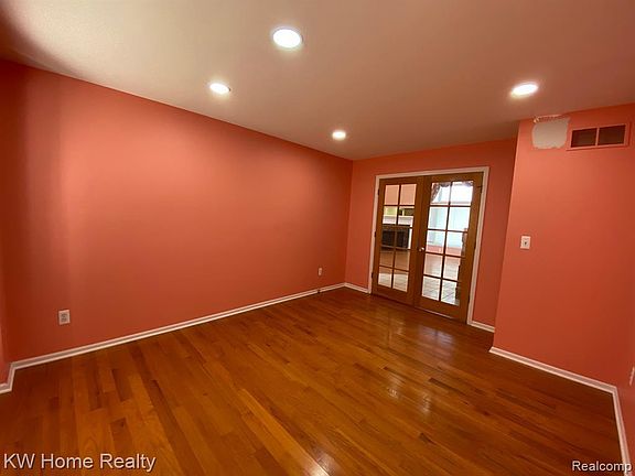 5th image of 47145 Woodberry Estates Dr