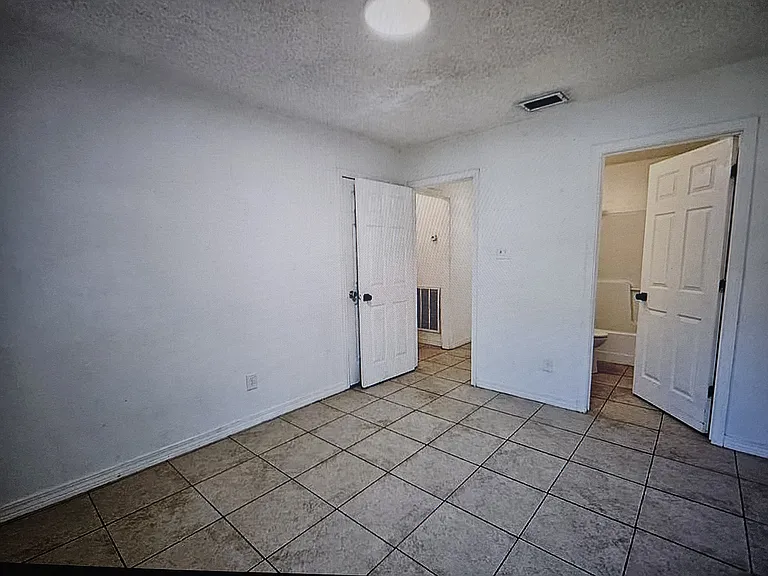1204 Seneca St — Photo 3