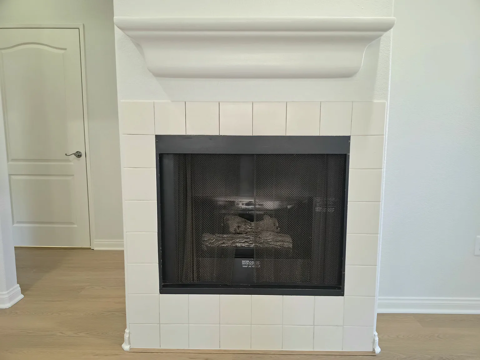 2 bed, 944 sqft, $3,275 — Photo 4