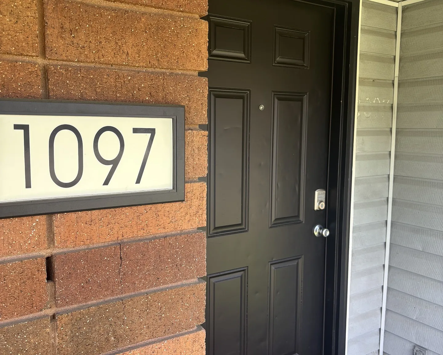 2 bed, 800 sqft, $1,300 — Photo 1