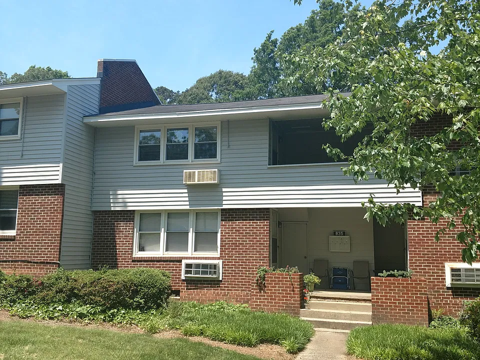 835 Daniels St #C