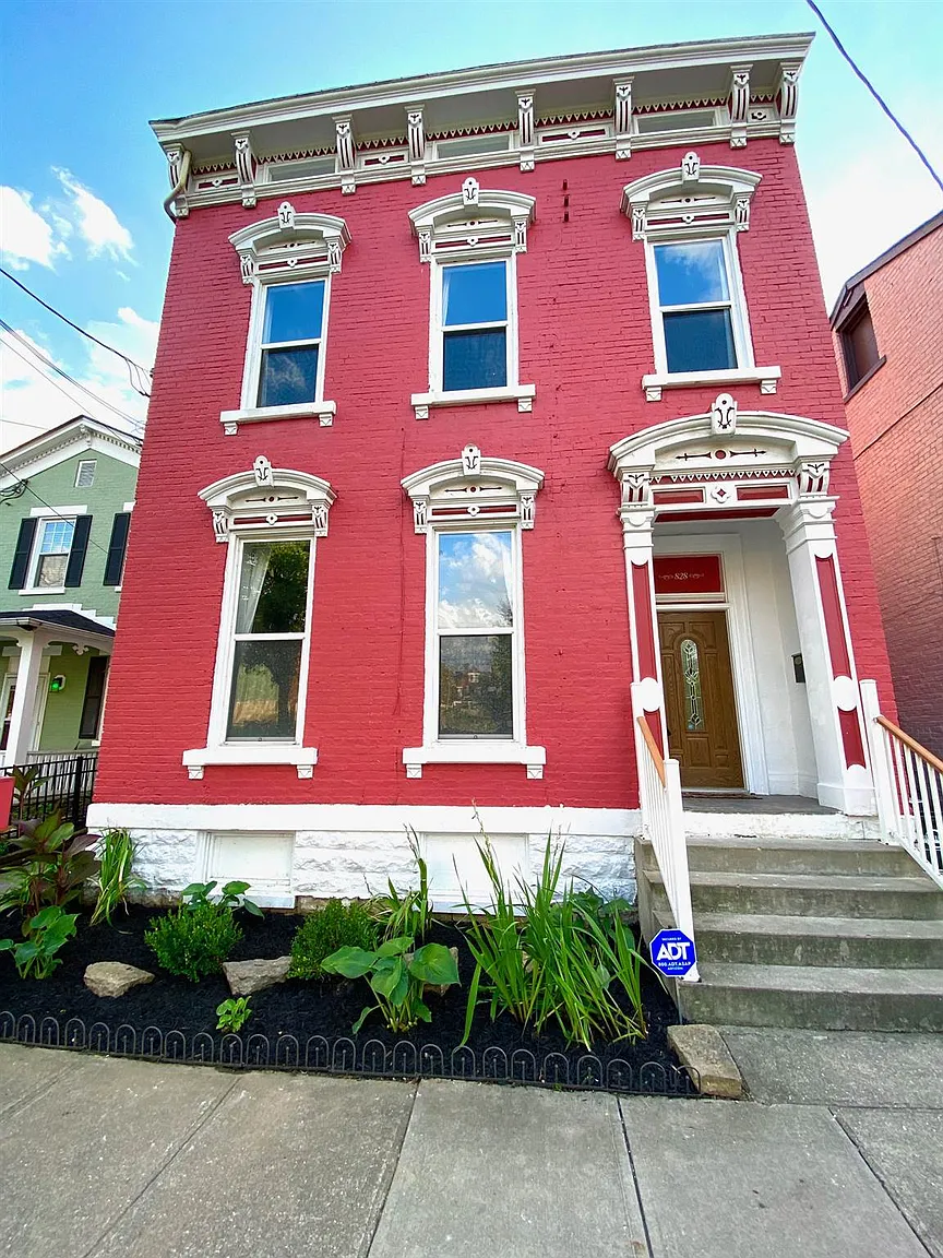 828 Saratoga St #1 photo 1