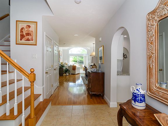 4th image of 14 Sea Knoll Court UNIT 14