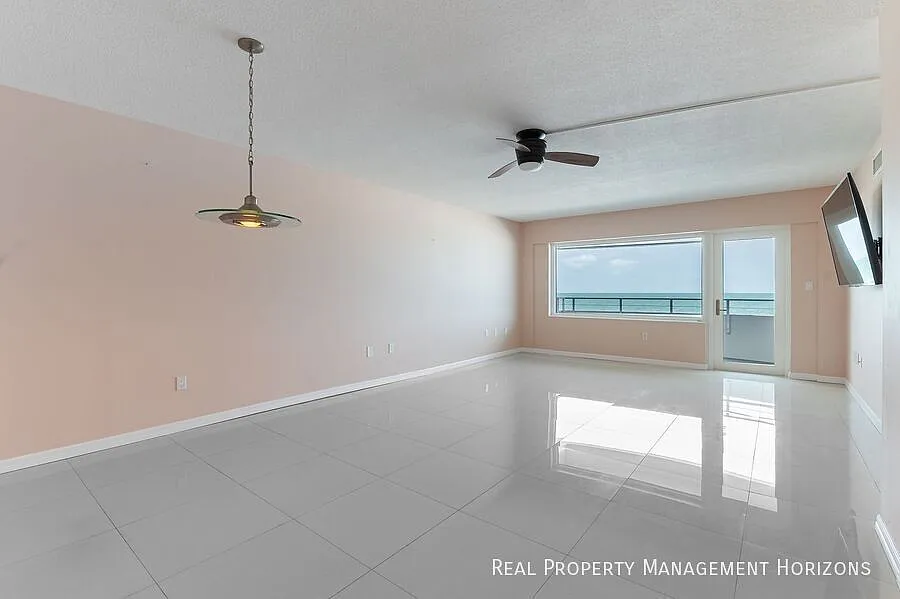 Breath-taking views from Lido Beach Balcony across Gulf of Mexico - 1 bed Apartment available Lon... — Photo 4