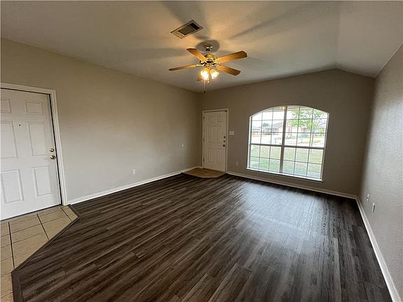 5th image of 1907 Charleston Ct APT A