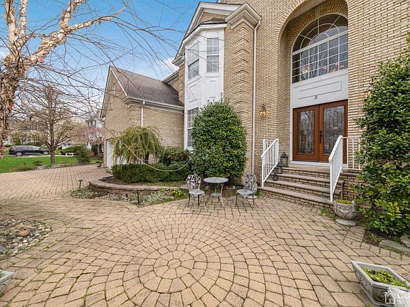 3rd image of 8 Spruce Meadows Dr