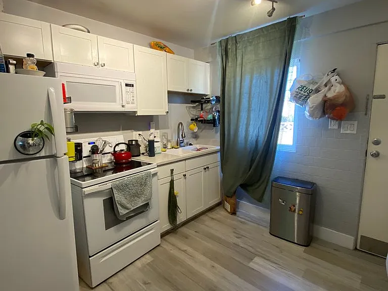 225 S 10th St — Photo 10