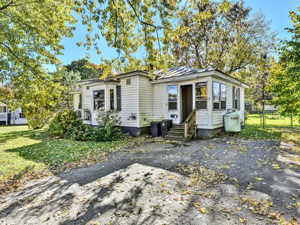 17 Montcalm Street, Fairfield, ME 04937