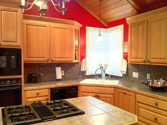 4th image of 39422 Meadowbrook Ave