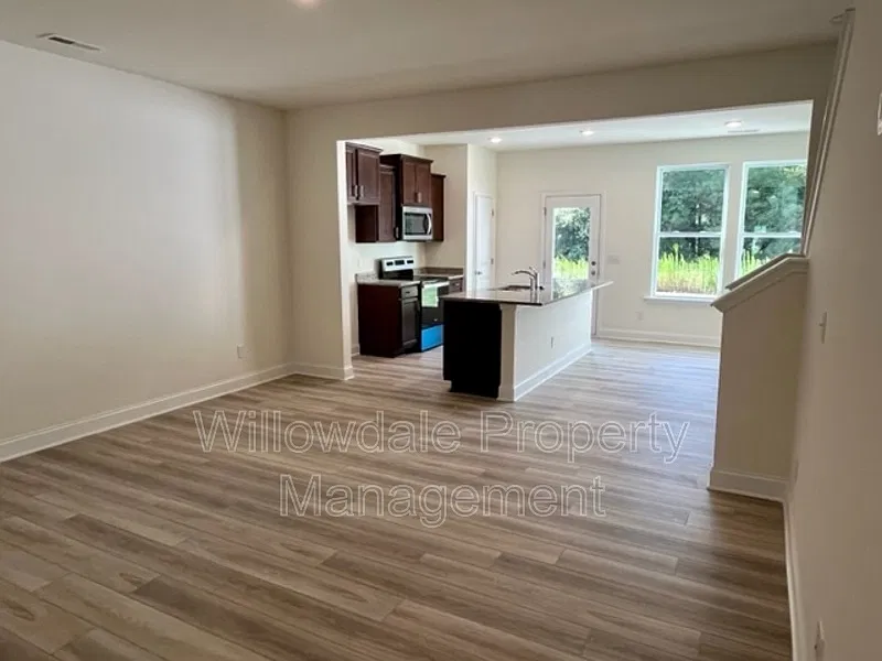 3 bed, 2.5 bath, 1620 sqft, $1,695 — Photo 4