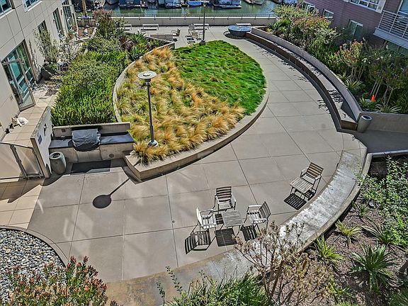 3rd image of 325 Berry St APT 519