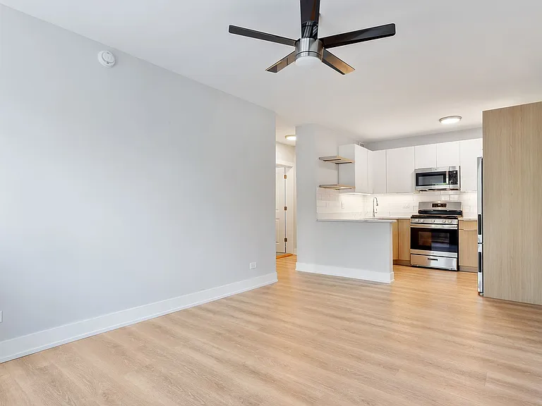 The 1521 Sherwin — Photo 45