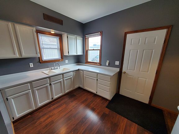 5th image of 121 Garland St W