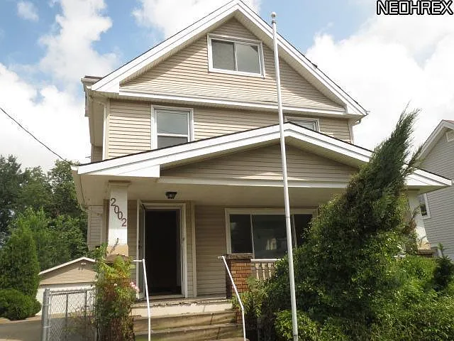 2002 Spring Rd photo 1