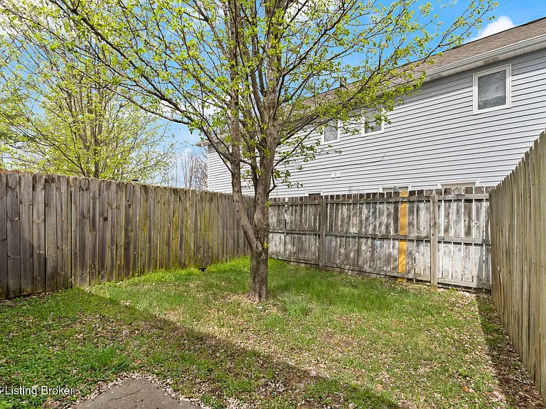 703 Victoria Ct — Photo 7