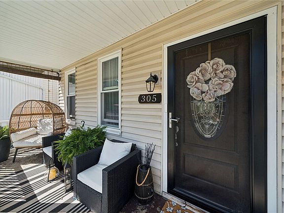 2nd image of 305 Onyx Ave